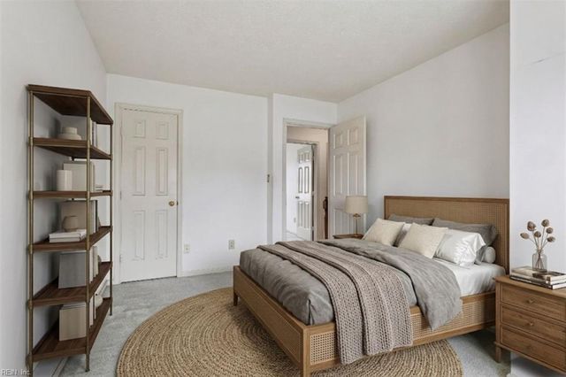 13 Wooded Hill DR, Hampton, VA 23669
