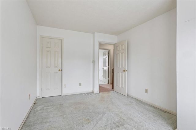 13 Wooded Hill DR, Hampton, VA 23669