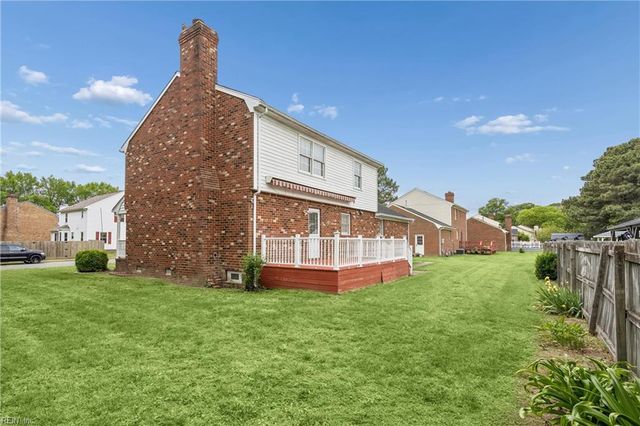 13 Wooded Hill DR, Hampton, VA 23669