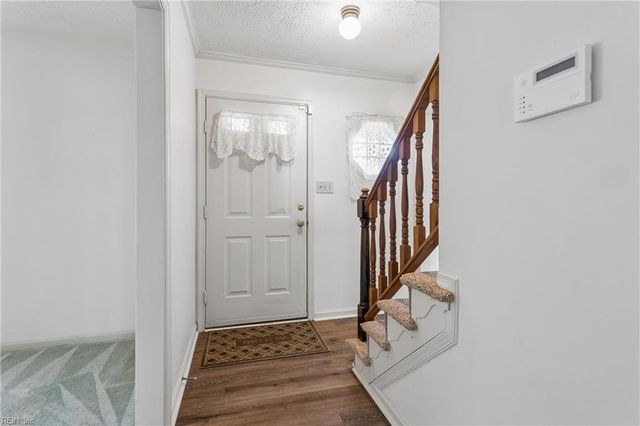 13 Wooded Hill DR, Hampton, VA 23669