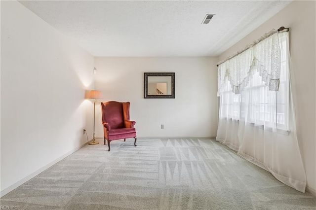 13 Wooded Hill DR, Hampton, VA 23669