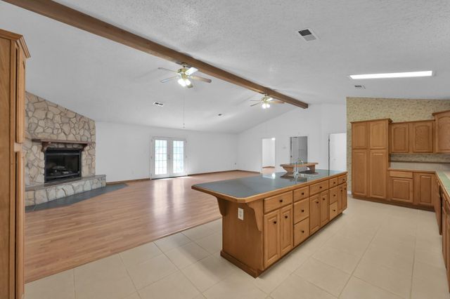 121 Magnolia Boulevard, New Caney, TX 77357