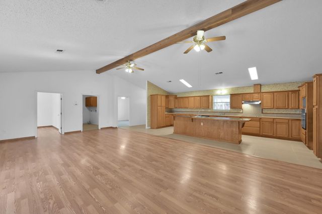 121 Magnolia Boulevard, New Caney, TX 77357