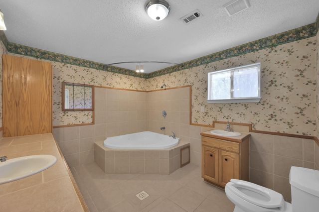 121 Magnolia Boulevard, New Caney, TX 77357