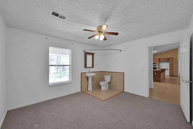 121 Magnolia Boulevard, New Caney, TX 77357