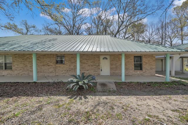 121 Magnolia Boulevard, New Caney, TX 77357