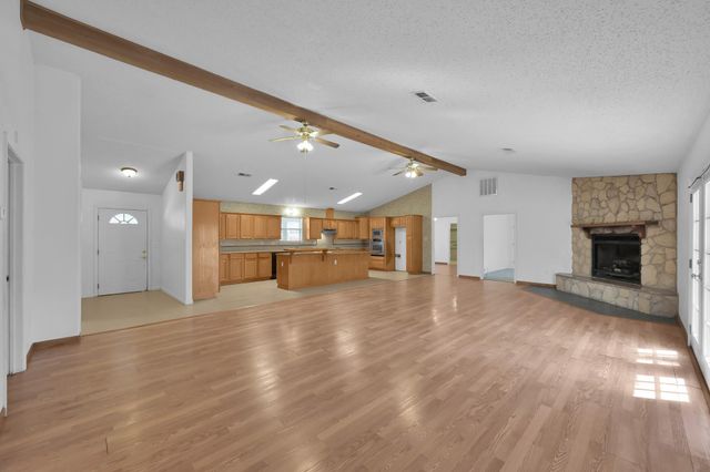 121 Magnolia Boulevard, New Caney, TX 77357