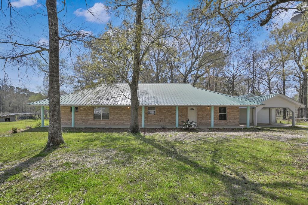 121 Magnolia Boulevard, New Caney, TX 77357