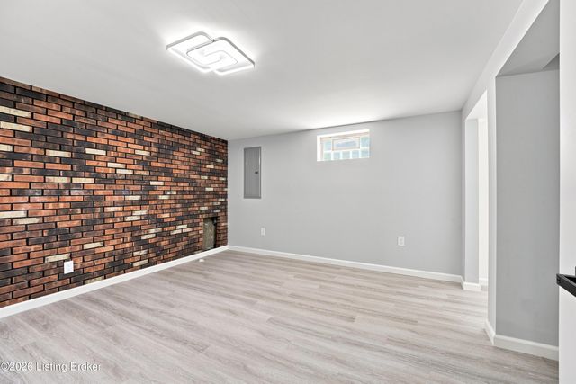 6802 Tropic Ct, Louisville, KY 40219