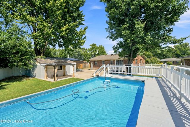 6802 Tropic Ct, Louisville, KY 40219