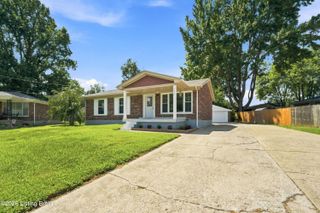 6802 Tropic Ct, Louisville, KY 40219