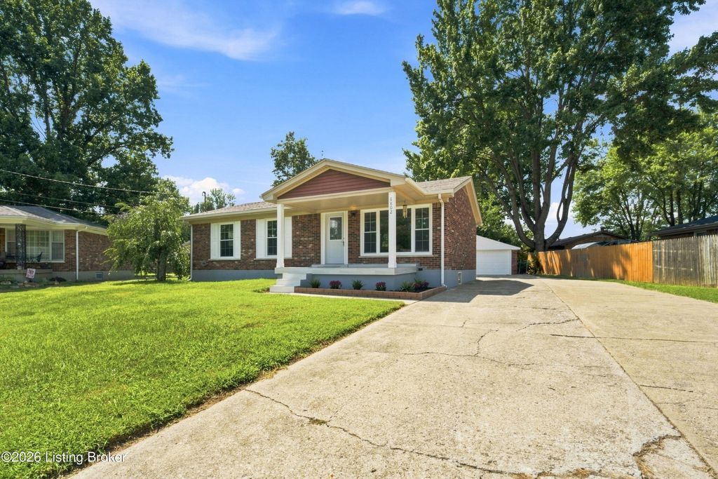 6802 Tropic Ct, Louisville, KY 40219