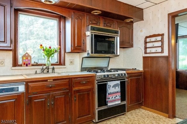 66 Coeyman Ave, Bloomfield Twp., NJ 07003