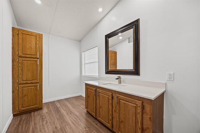 184 Oak Forest CT, Cedar Creek, TX 78612