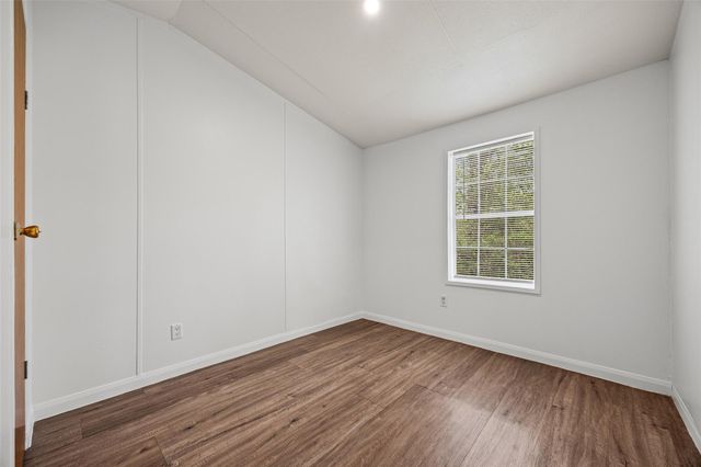 184 Oak Forest CT, Cedar Creek, TX 78612