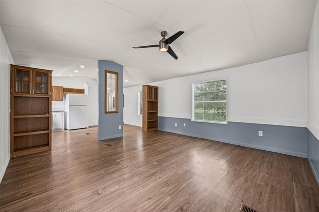 184 Oak Forest CT, Cedar Creek, TX 78612