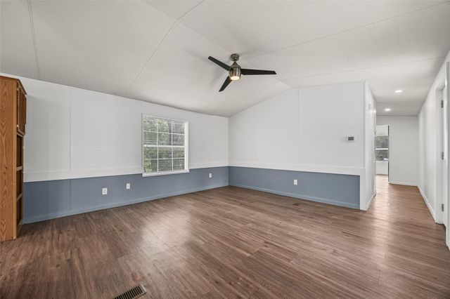 184 Oak Forest CT, Cedar Creek, TX 78612