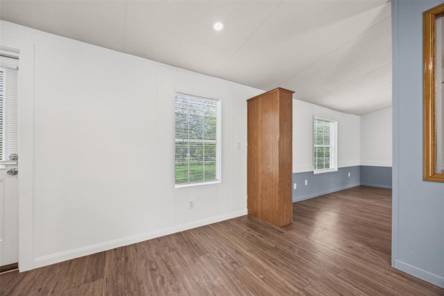 184 Oak Forest CT, Cedar Creek, TX 78612