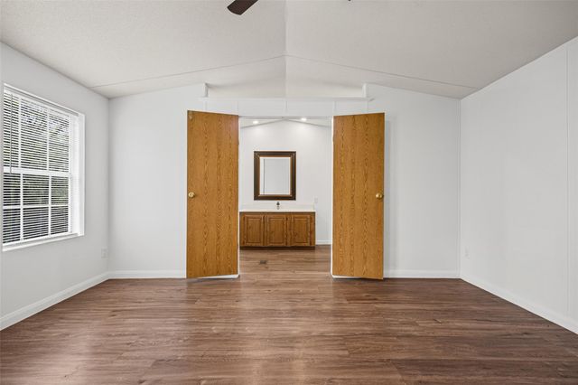 184 Oak Forest CT, Cedar Creek, TX 78612