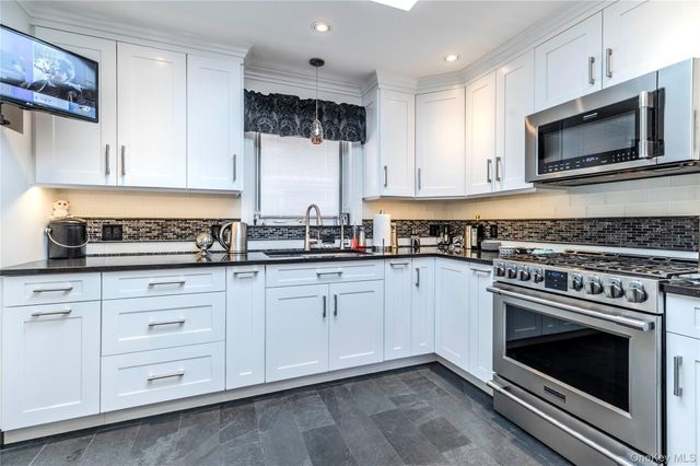 325 149th Street, Whitestone, NY 11357