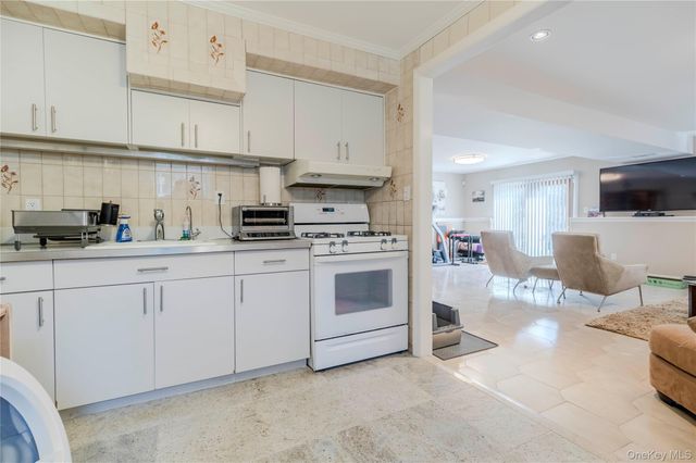 325 149th Street, Whitestone, NY 11357