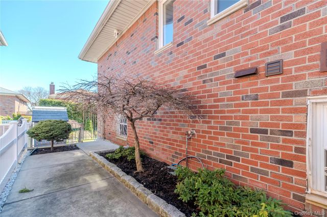 325 149th Street, Whitestone, NY 11357