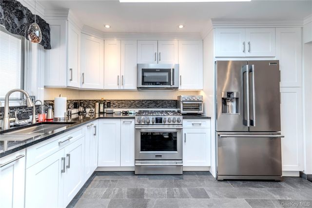 325 149th Street, Whitestone, NY 11357