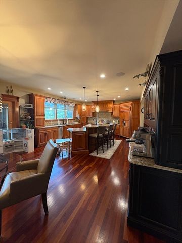 20 Bungalow Point, Wilbraham, MA 01095