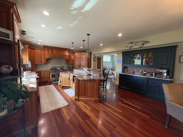 20 Bungalow Point, Wilbraham, MA 01095