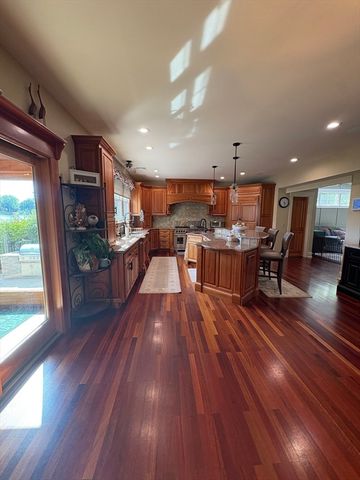 20 Bungalow Point, Wilbraham, MA 01095