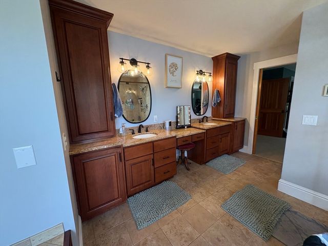 20 Bungalow Point, Wilbraham, MA 01095