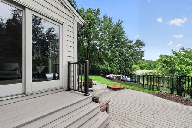 20 Bungalow Point, Wilbraham, MA 01095