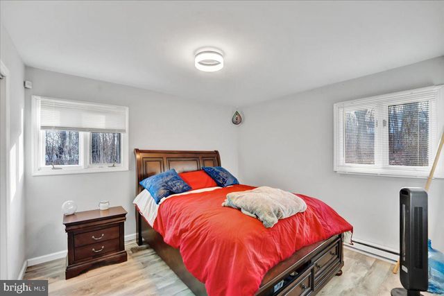 306 TIMBER HILL RD, Henryville, PA 18332