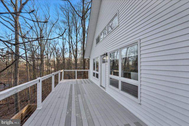 306 TIMBER HILL RD, Henryville, PA 18332