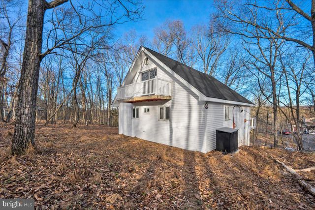 306 TIMBER HILL RD, Henryville, PA 18332