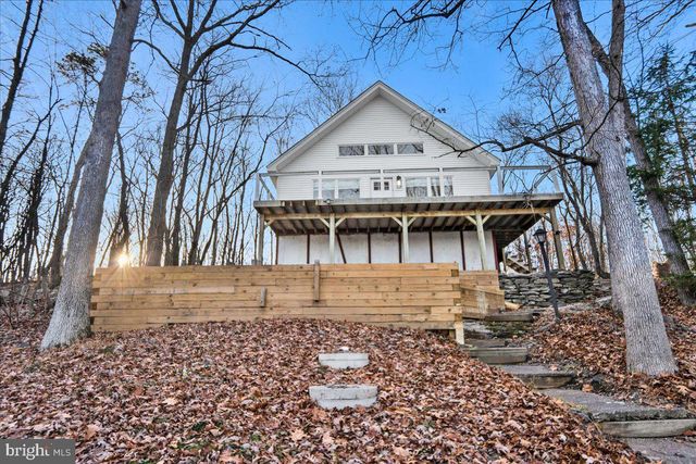 306 TIMBER HILL RD, Henryville, PA 18332