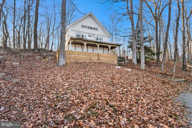 306 TIMBER HILL RD, Henryville, PA 18332