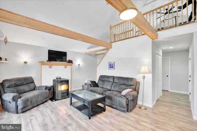 306 TIMBER HILL RD, Henryville, PA 18332