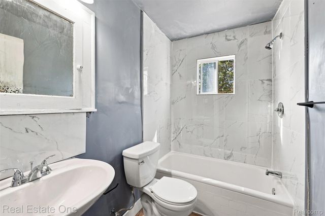 15401 Littlefield Street UPPER, Detroit, MI 48227