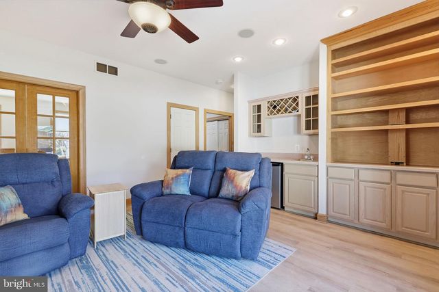 1146 WHEATSHEAF LN, Abington, PA 19001