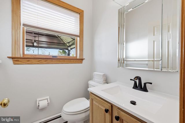 1146 WHEATSHEAF LN, Abington, PA 19001