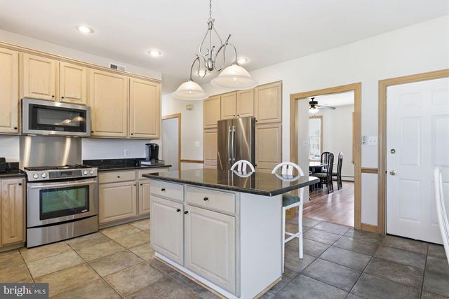 1146 WHEATSHEAF LN, Abington, PA 19001