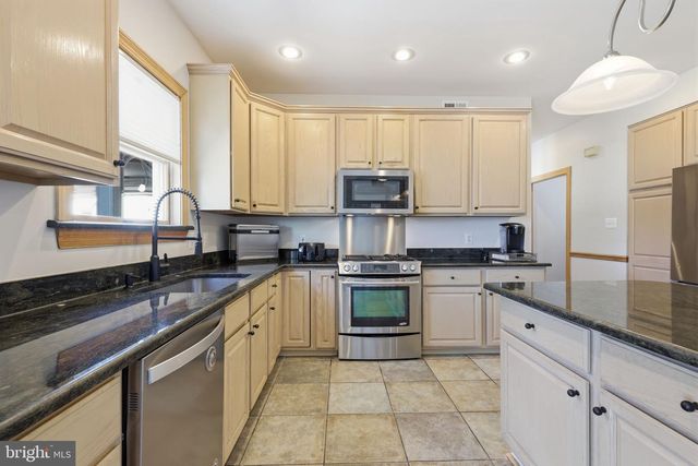 1146 WHEATSHEAF LN, Abington, PA 19001