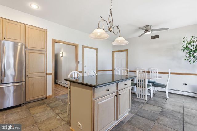 1146 WHEATSHEAF LN, Abington, PA 19001