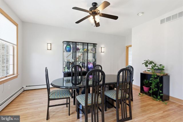 1146 WHEATSHEAF LN, Abington, PA 19001