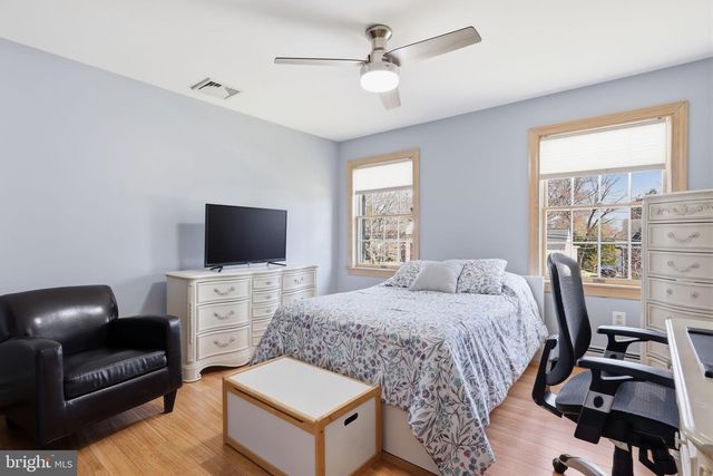 1146 WHEATSHEAF LN, Abington, PA 19001