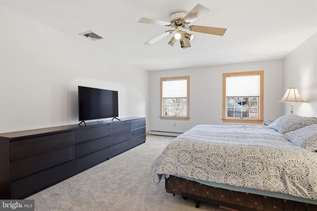 1146 WHEATSHEAF LN, Abington, PA 19001