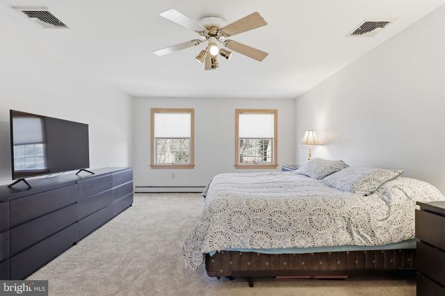 1146 WHEATSHEAF LN, Abington, PA 19001