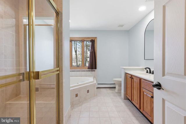 1146 WHEATSHEAF LN, Abington, PA 19001