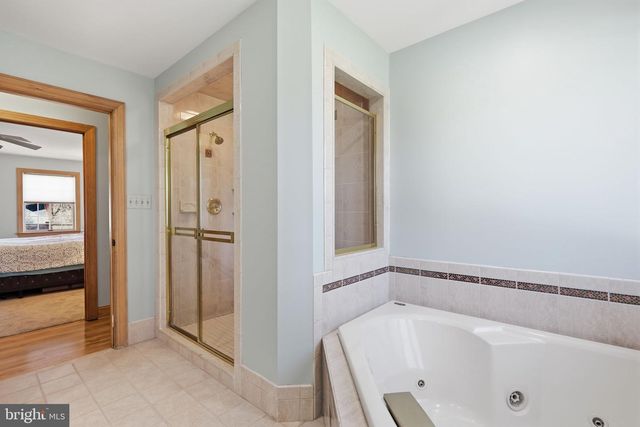 1146 WHEATSHEAF LN, Abington, PA 19001